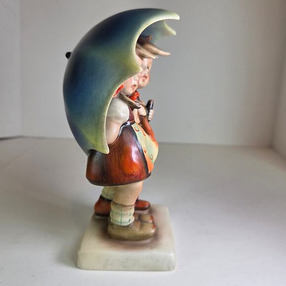 Goebel M.I. Hummel Stormy Weather #71 TMK2 Full Bee Germany 6.5" Figurine - Picture 7 of 16